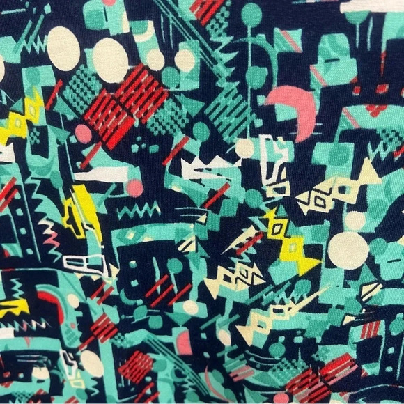 LuLaRoe Randy baseball style T-shirt with grey sleeves and 80s pattern size S - Picture 5 of 5